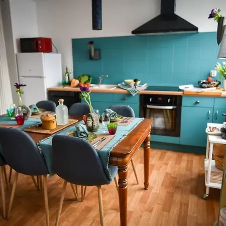 Duplex Coloré Et Bien équipé, Proche Centre-ville